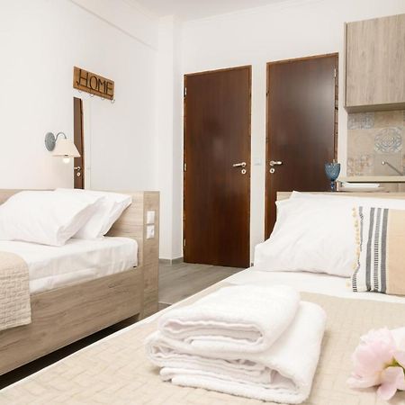 Sand Rooms To Let Nea Roda Bagian luar foto