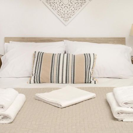 Sand Rooms To Let Nea Roda Bagian luar foto