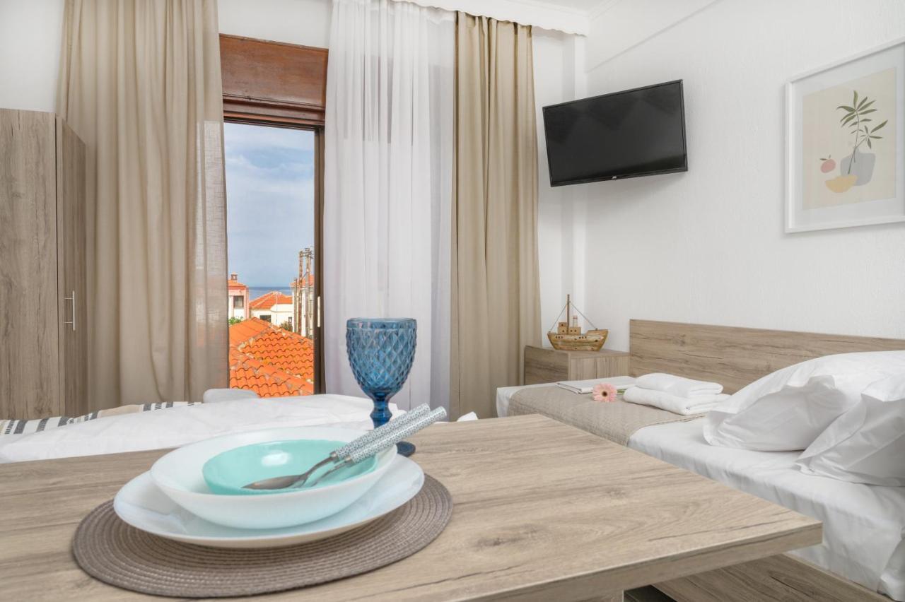 Sand Rooms To Let Nea Roda Bagian luar foto