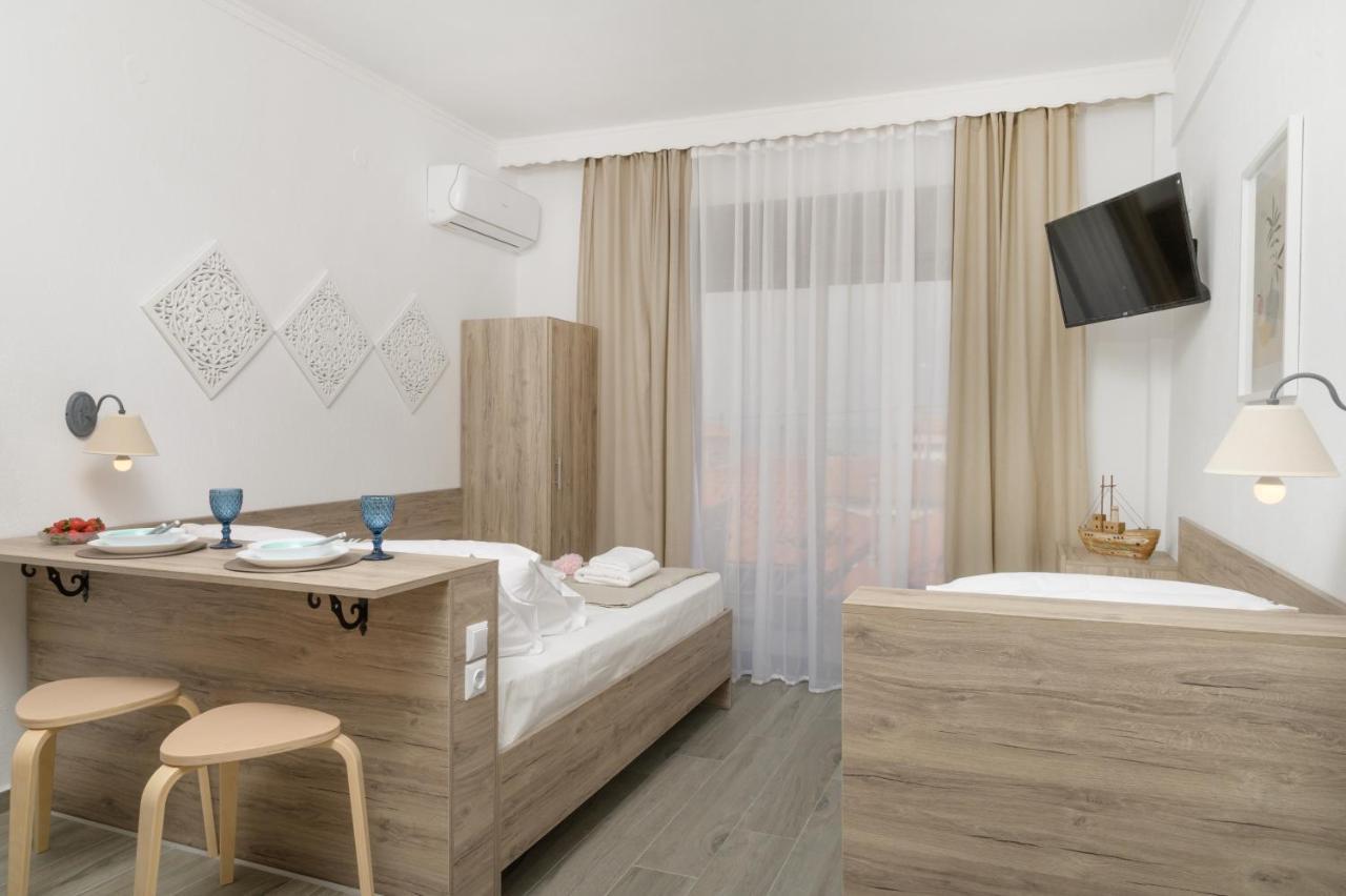 Sand Rooms To Let Nea Roda Bagian luar foto