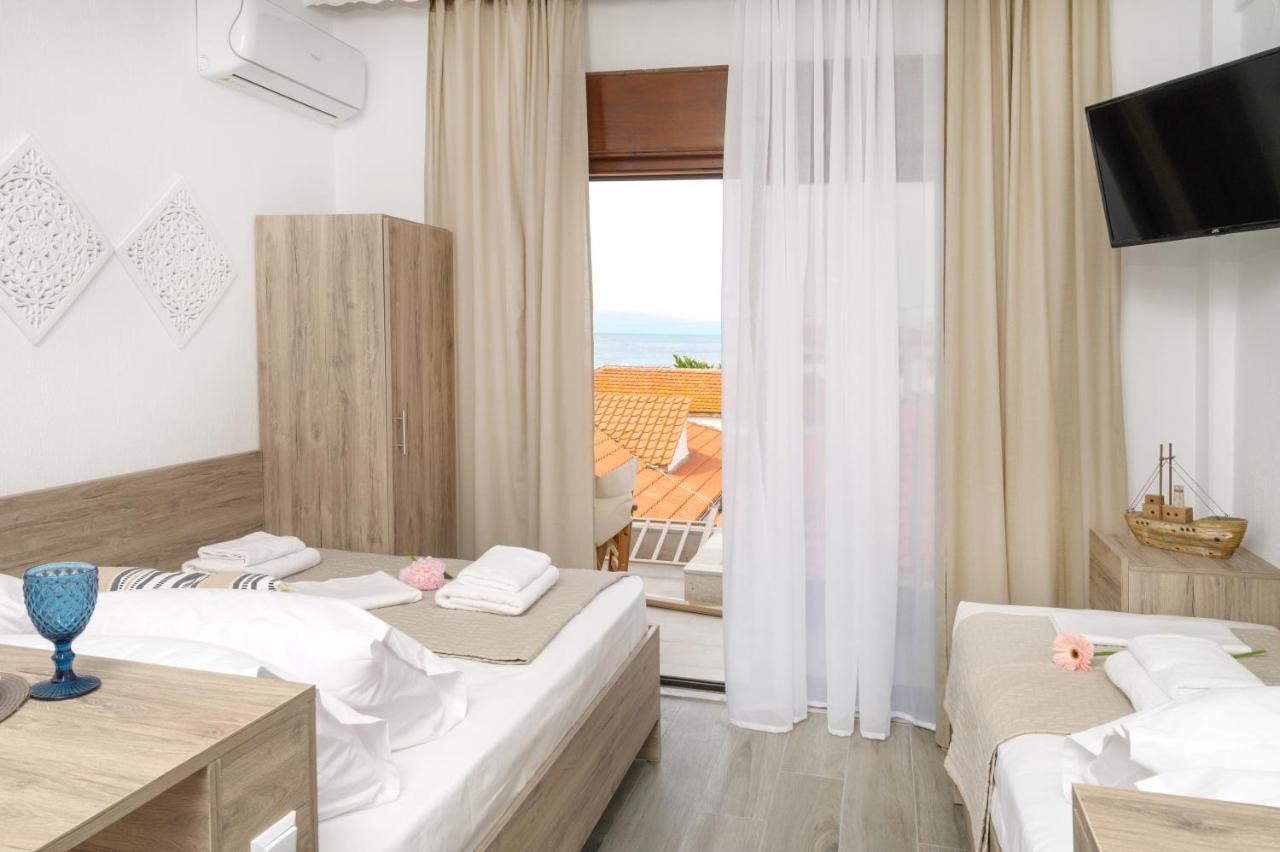 Sand Rooms To Let Nea Roda Bagian luar foto
