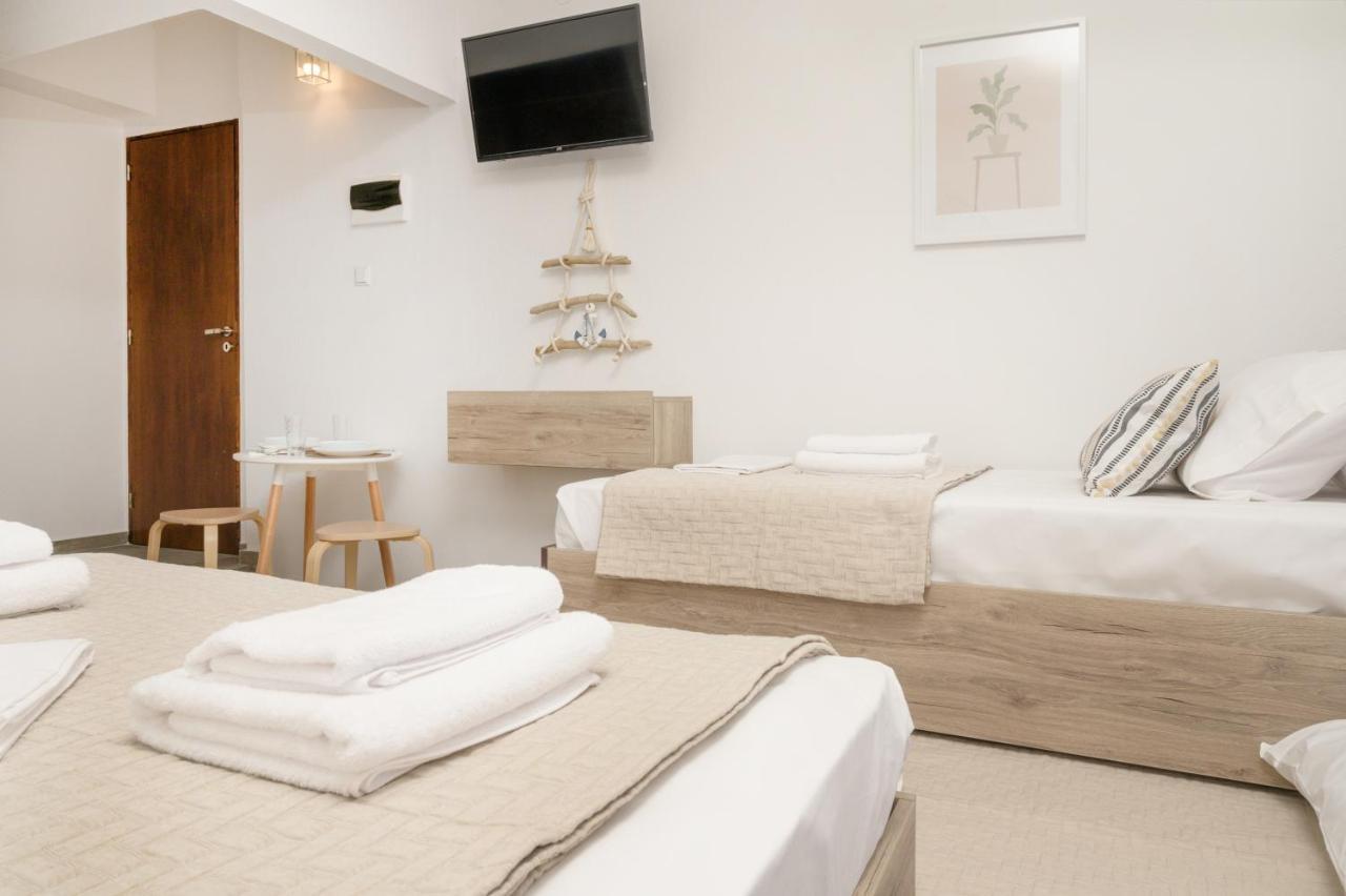 Sand Rooms To Let Nea Roda Bagian luar foto