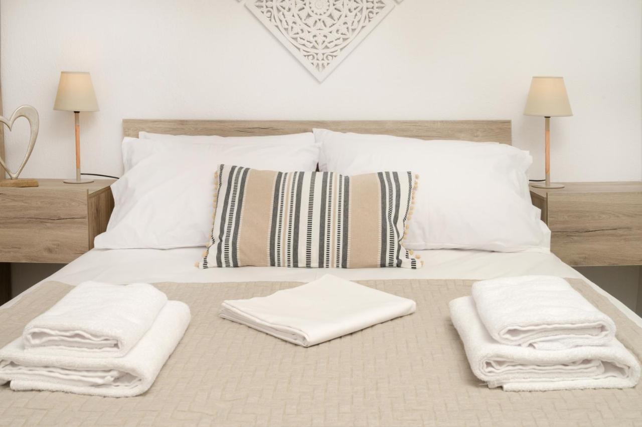 Sand Rooms To Let Nea Roda Bagian luar foto