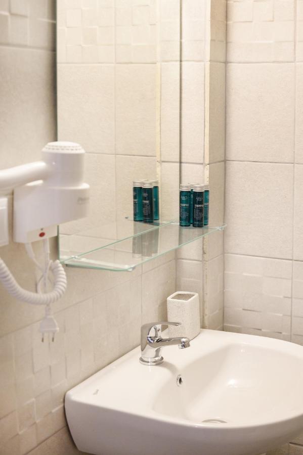Sand Rooms To Let Nea Roda Bagian luar foto